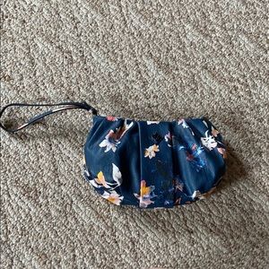 Simply Vera wang floral wristlet